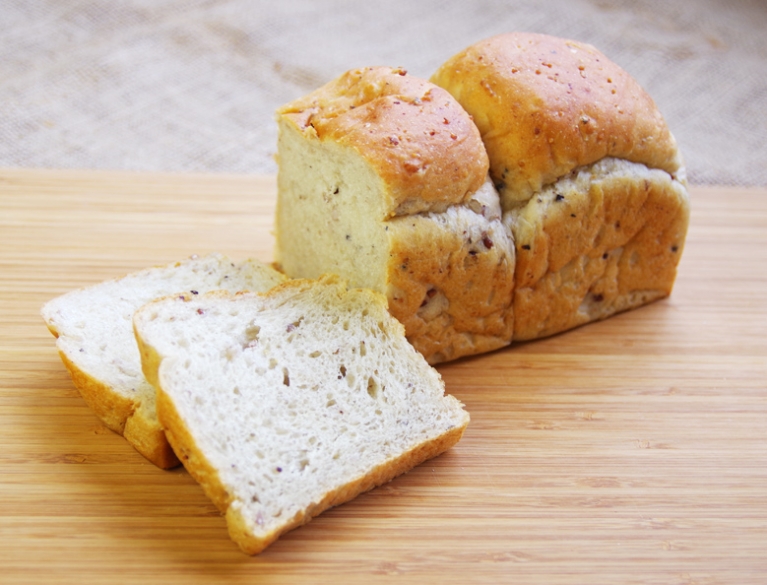 定)十穀と国産小麦の食パン 1斤(約450g)1個